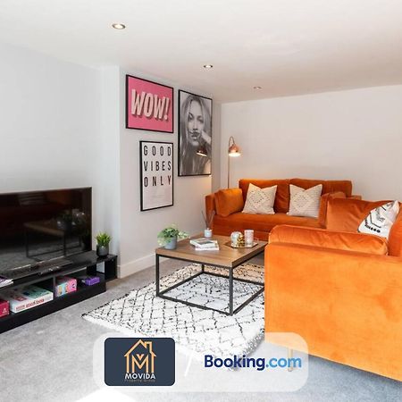 Stylish Two Bed Town Centre Apartment By Movida Property Group Short Lets & Serviced Accommodation With Parking 해러게이트 외부 사진